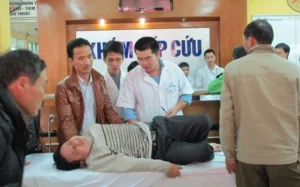 Người cha xin lỗi bác sĩ sau vụ hành hung tại Phú Thọ khi con trai hồi phục